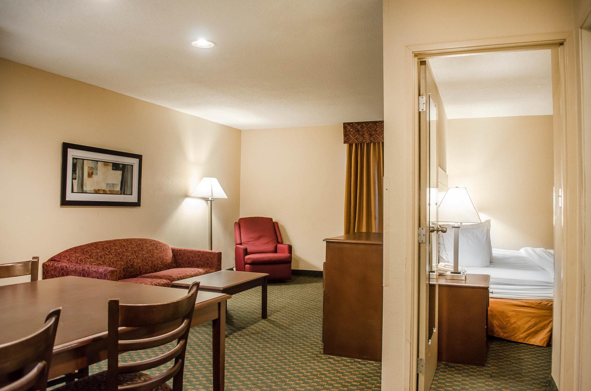 Quality Inn & Suites At Airport Blvd I-65 Mobile Exterior foto