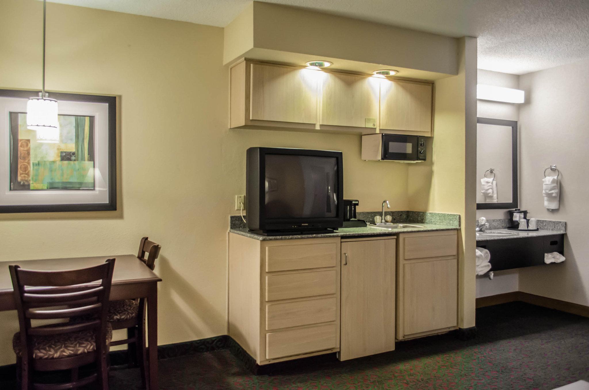 Quality Inn & Suites At Airport Blvd I-65 Mobile Exterior foto