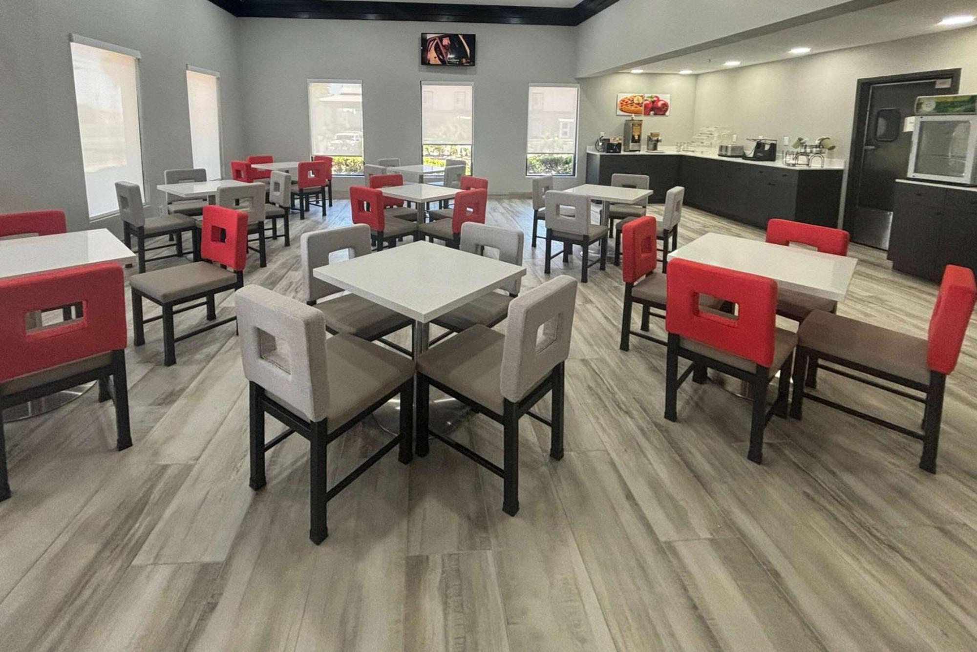 Quality Inn & Suites At Airport Blvd I-65 Mobile Exterior foto